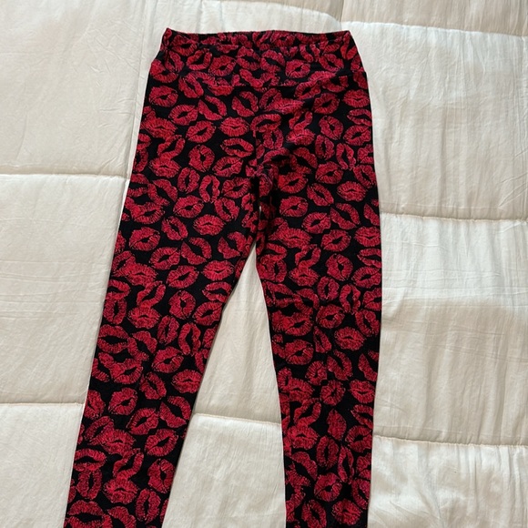 LulaRoe buttery soft leggings. - Picture 2 of 3